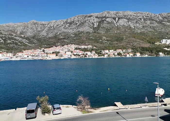 Apartments And Rooms Maritimo
