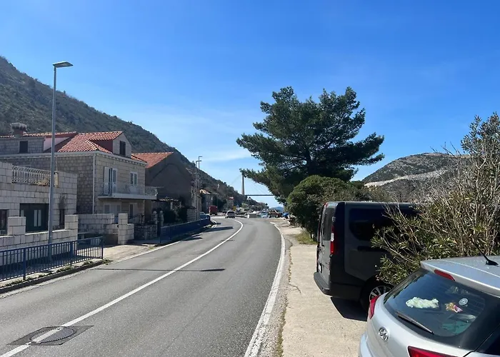 Apartments And Rooms Maritimo