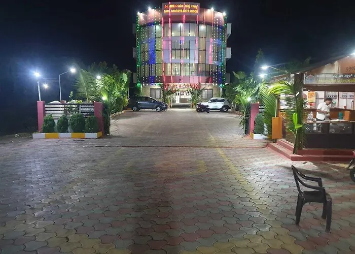 Oyo Flagship Shri Anasuya Datt Lodge