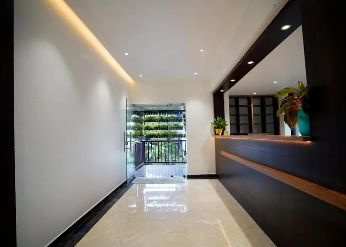 7 The Business Hotel