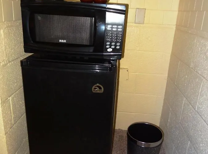 Ji11 - Queen Guest Room Located At The Joplin Inn
