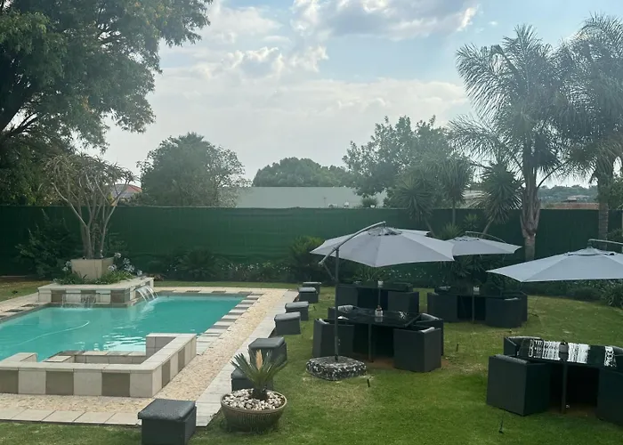 Africa Paradise - Or Tambo Airport Boutique Hotel
