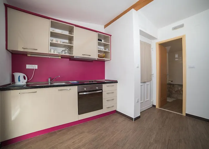 Villa Carmen Rooms & Apartments