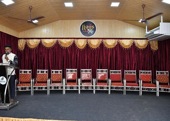 Hotel Rays Inn Boarding & Lodging
