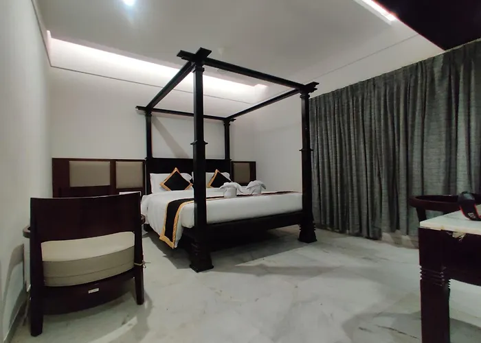 Hotel Saratharajans