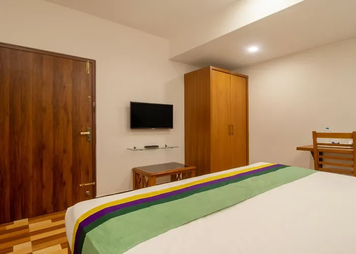 Treebo Elite Plaza, 700 Mtrs From Madikeri Fort