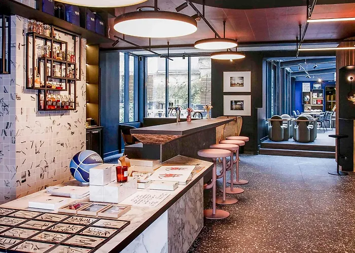 Hotel TRIBE Paris Batignolles