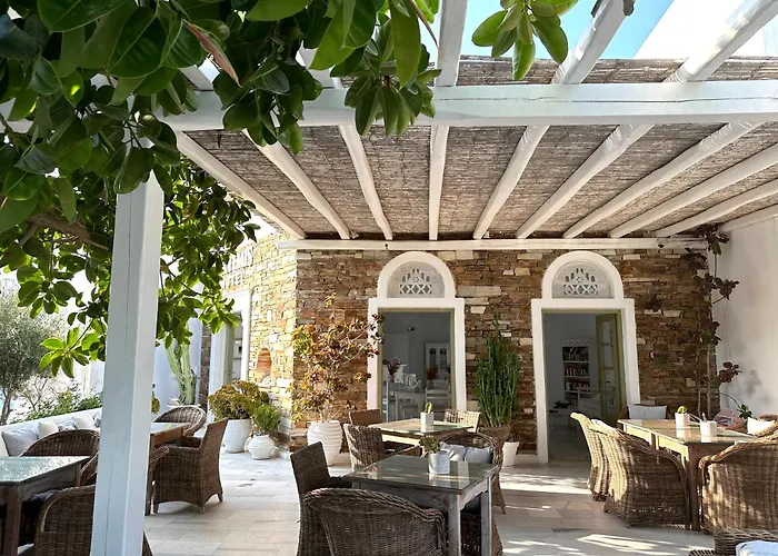 Artemis Hotel