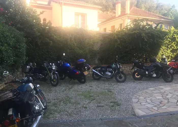 Hébergements à La Rive, Accueil ouvert tous les jours jusqu'à 20h00 dernier délai, depuis 30 ans ! Réserver ici svp ! Merci ! Aucun règlement à distance accepté, Paiement par CB, Espèces, Chèque ou Chèques-Vacances impérativement à la remise des clef