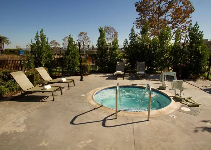 Doubletree By Hilton Orange County Airport