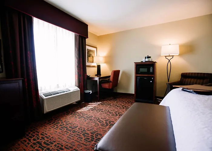 Hampton Inn & Suites Minot