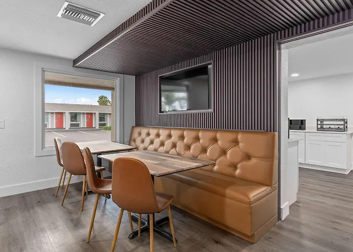 Super 8 By Wyndham Kissimmee-Orlando