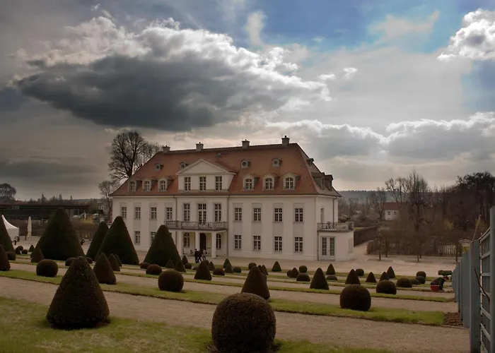 West Hotel An Der Saechsischen Weinstrasse