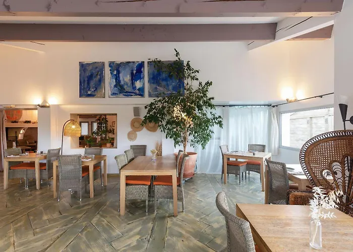 Hôtel Restaurant Les Arnelles