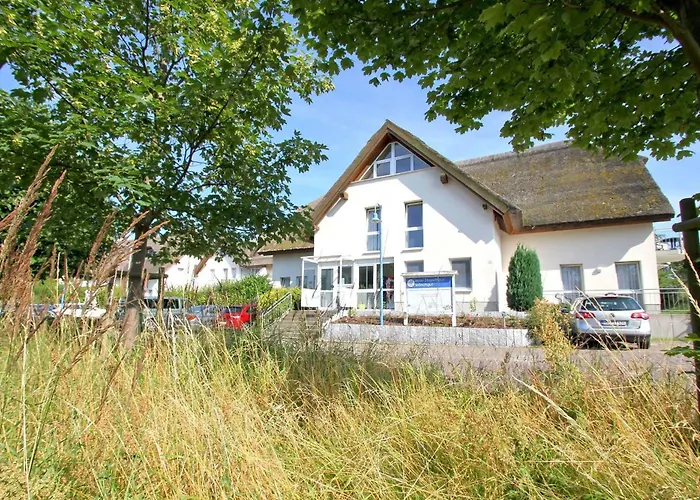 Strandhaus Moenchgut Bed & Breakfast Lobbe