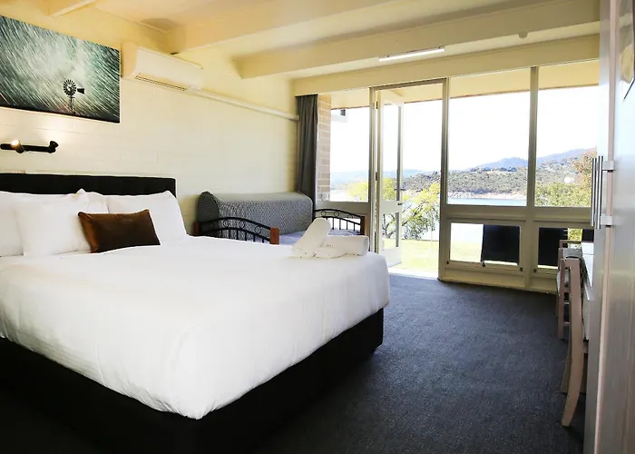 Lake Jindabyne Hotel