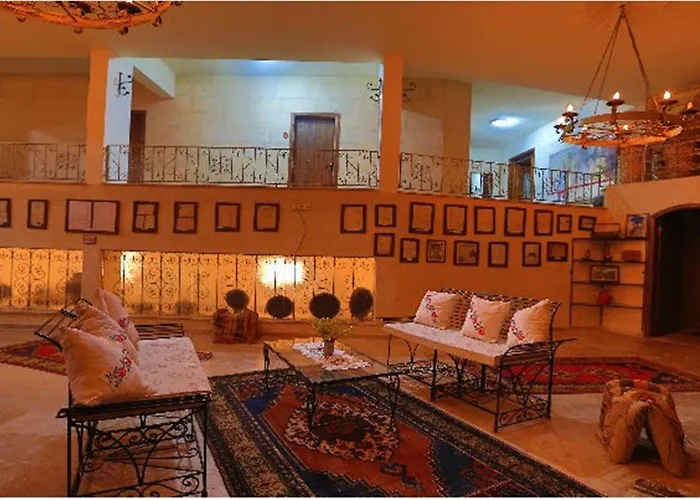 Jerveni Cave Hotel