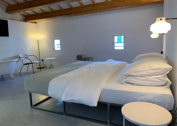 Fragile Boutique Hotel