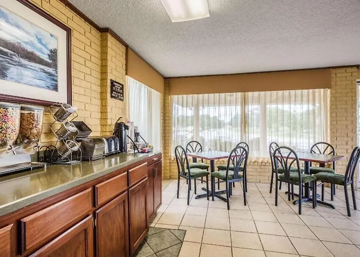 Days Inn By Wyndham Batesville Ar