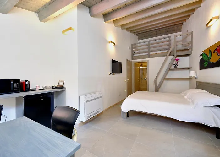 Zenith Rooms Iglesias