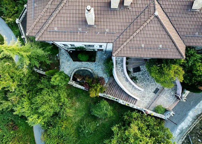 Alseides, The Home Experience