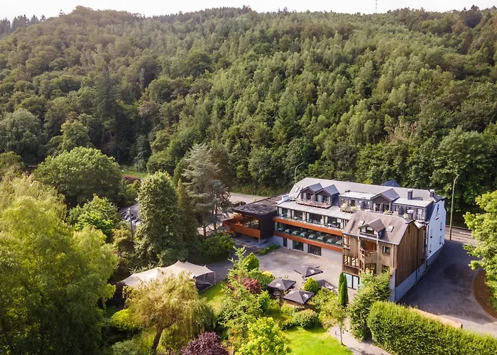 Logis Hostellerie De La Claire Fontaine
