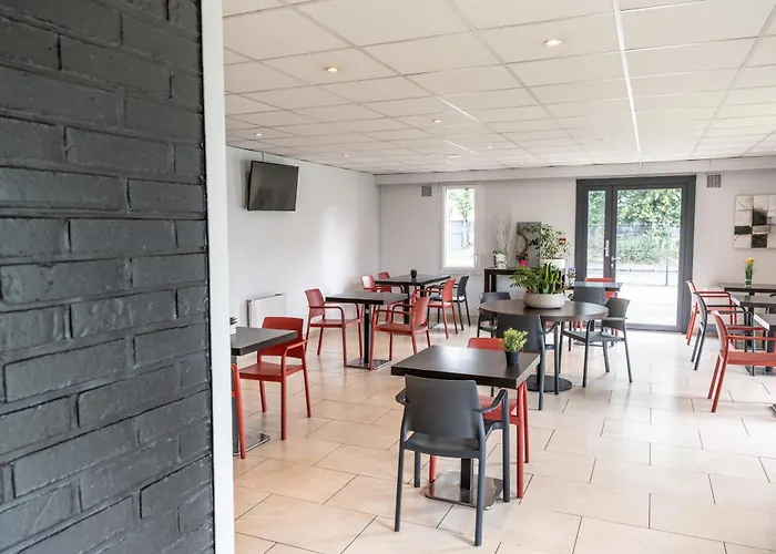 OUT Hôtel In Nantes-Carquefou
