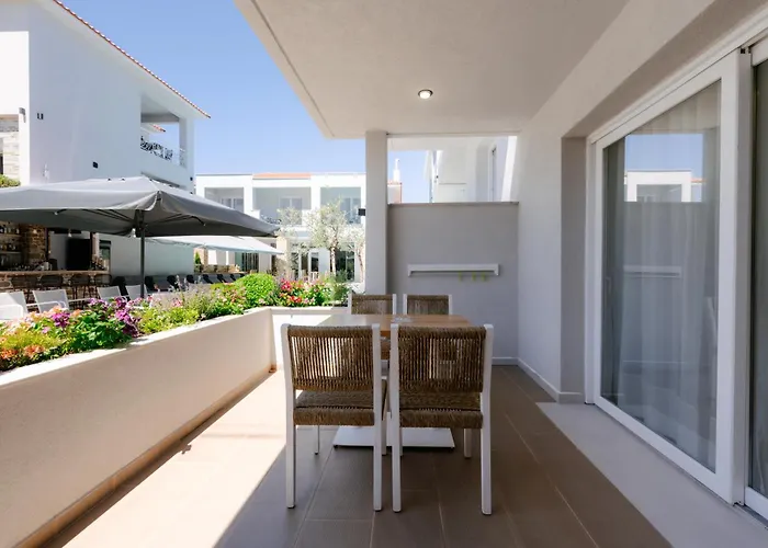 Metsikas Residence