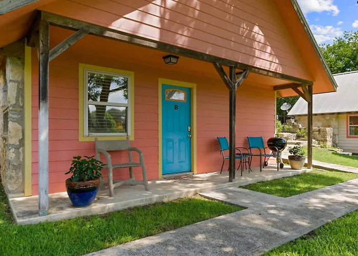 Blanco Riverside Cottages