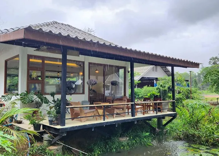The Duck Cafe And Resort