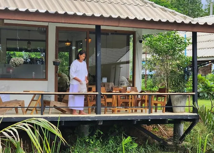 The Duck Cafe And Resort