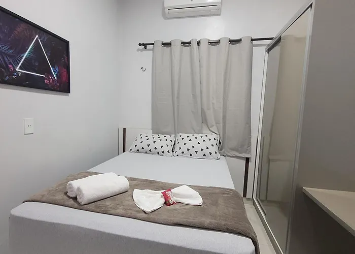 Quarto 6 econômico próximo do aeroporto ar condicionado cama de casal