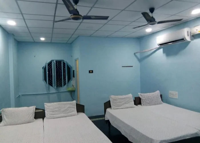 Raj Kamal Lodge