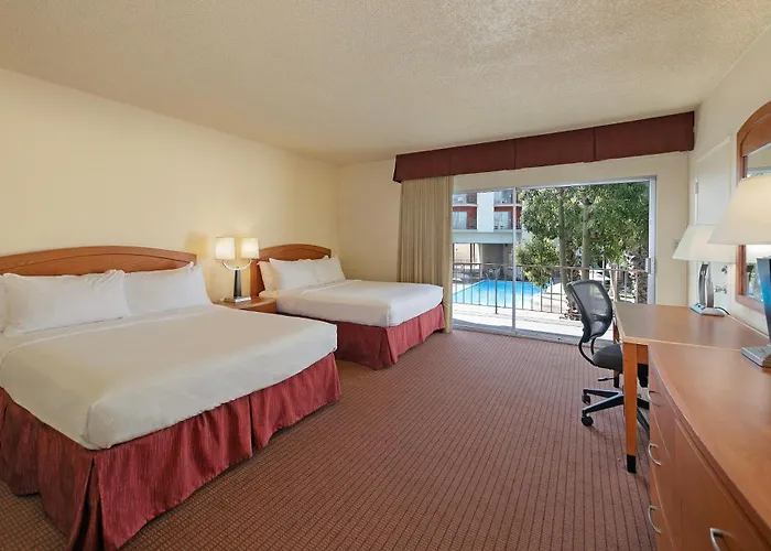 Golden Sails Hotel