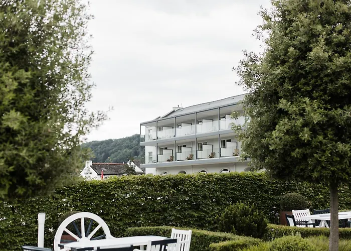 Dart Marina Hotel
