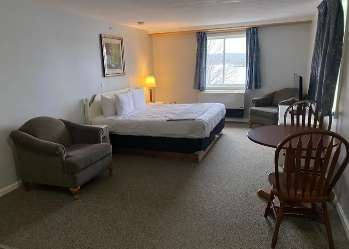 Winnisquam Lake Inn