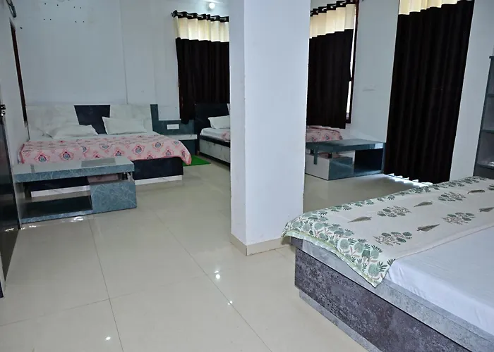Hotel Radha Palace & Restaurant