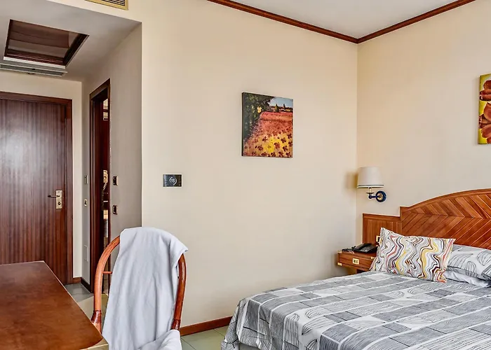 Thr - Isa-Hotel In Cecina Just 100 Mt From The Sea