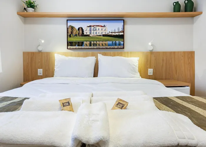 Pousada e Adega Lapa do Lobo