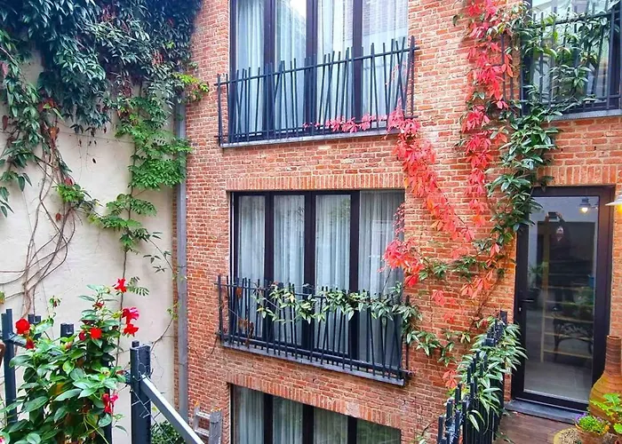 La Chevre Folle - Stay In Style With Free Basic Selfservice Breakfast