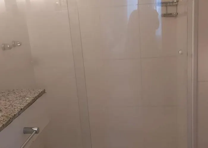 Flat Com Varanda, Quarto De Morador Hotel 106B