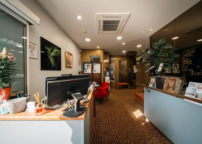 Brit Hotel Privilege Lisieux - La Villa Des Arts