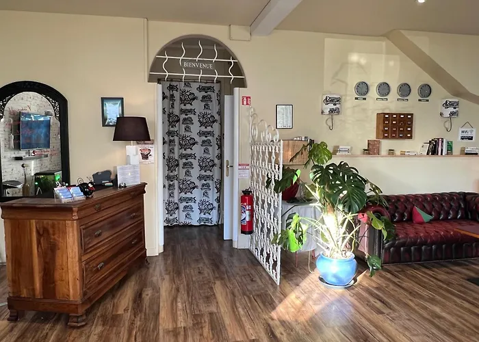 Hotel Le Crist Al, Front de mer, chambres climatisées et son studio non climatisé, proche du centre ville