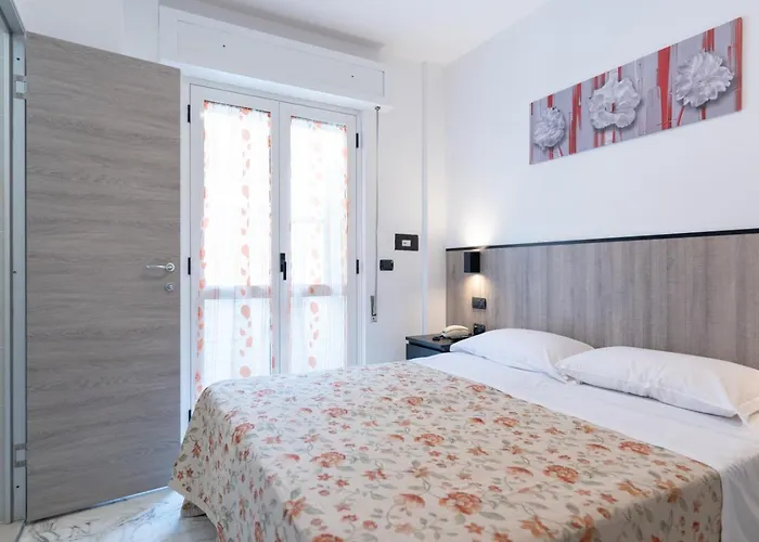 Hotel Saint Tropez - Pineto