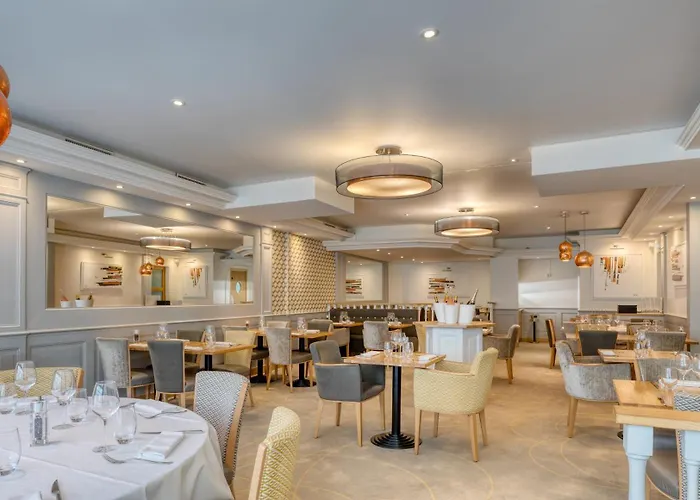 Brit Hotel Les Voyageurs