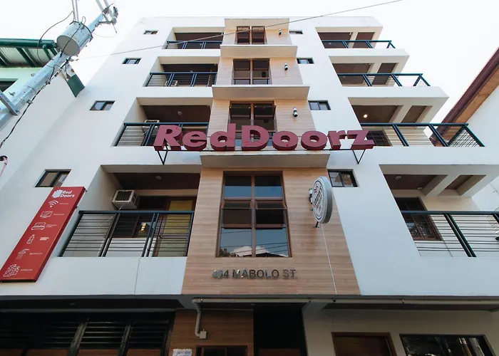 Reddoorz Plus Near Uptown Bgc Mall