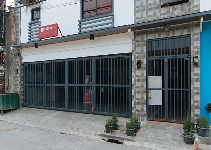 Reddoorz Near Christ The King Medical Center