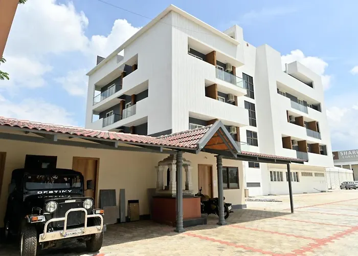 Hometown Sharu'S Inn A Luxury Hotel