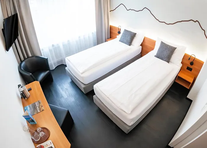 Hotel Merkur - West Station