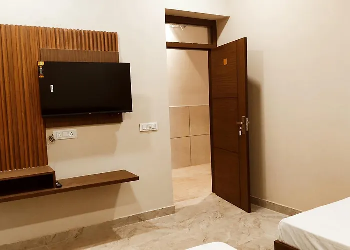 Kanha Hotel & Homestay